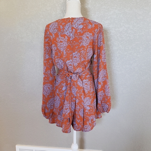 No  brand flora print deep v Neck shirt romper size Medium - Picture 7 of 12
